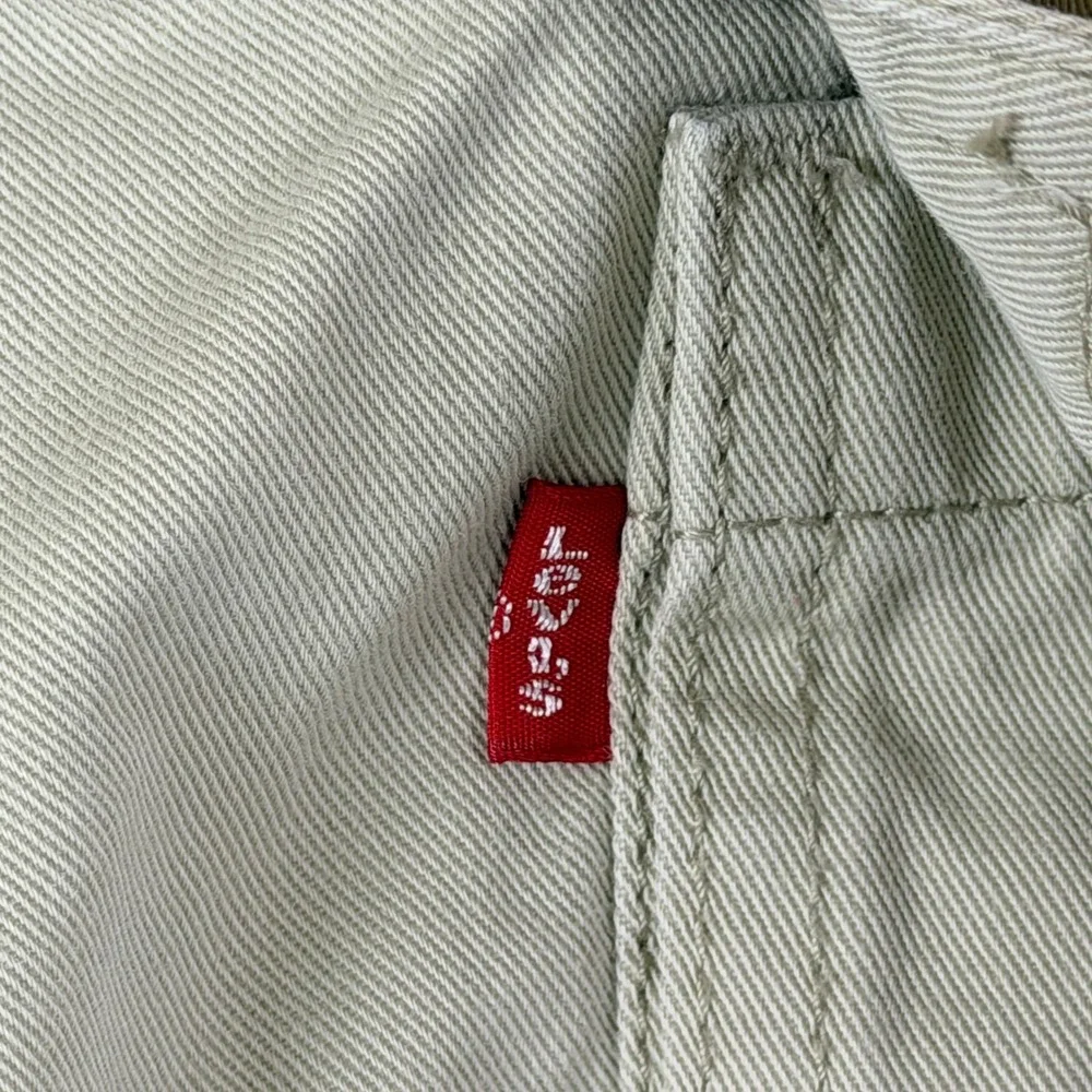 Levis excellent pre